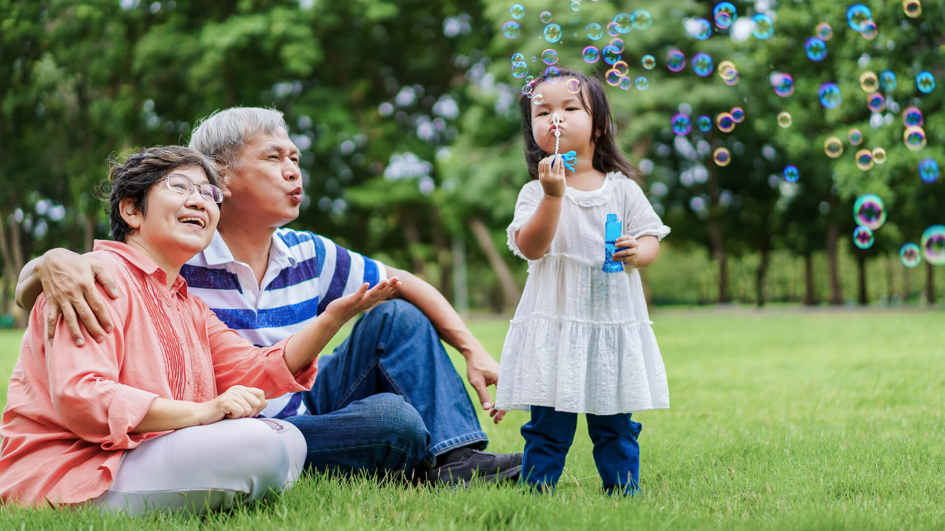 7 Ways for Grandparents and Grandchildren to Play Together